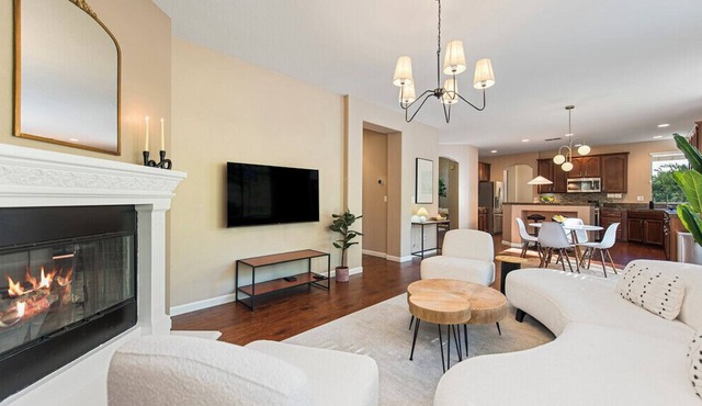 Stunning and Modern 5-Bedroom House in Prestigious Serrano Community