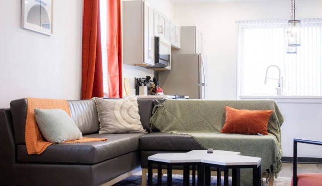 Stunning and Modern 4-BR House with On-Site Pool