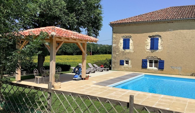 Stunning and sensitively converted barn with 14x7m pool