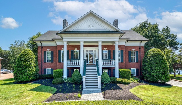 Stunning And Spacious Nashville Home With In-Ground Pool On The Lake!