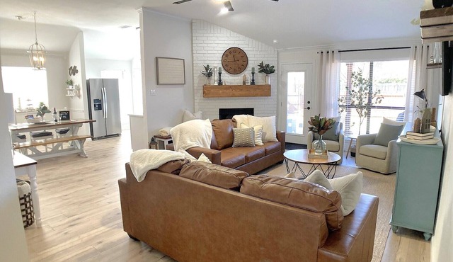 Stunning and Stylish Family Retreat w/Hot Tub, Fire Pit, Kids Room + Game Room