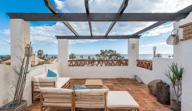 Stunning andaluzian 3 bedroom house with sea views — 60 meters from the beach