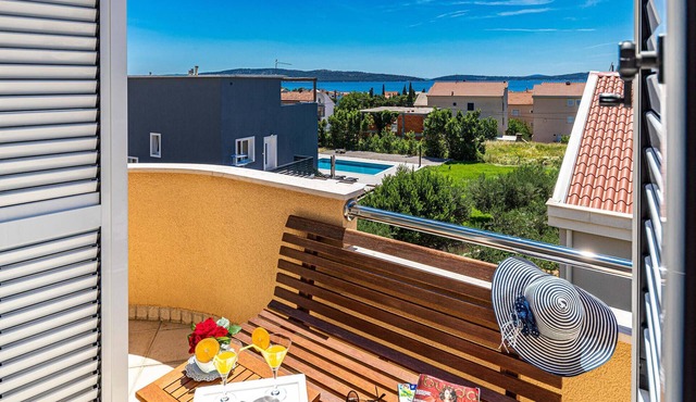 Stunning apartment in Kastel Kambelovac