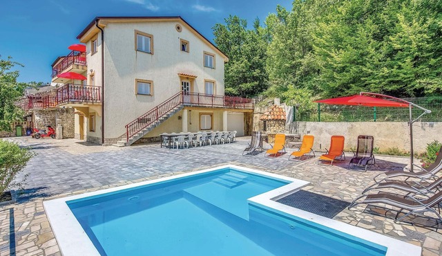 Stunning apartment in Grizane