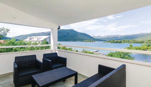 Stunning apartment in Hodilje with house sea view