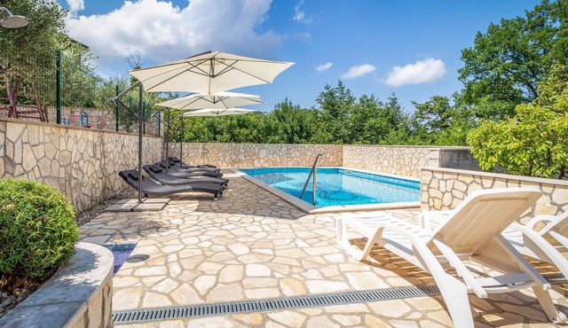 Stunning apartment in Jadranovo with WiFi