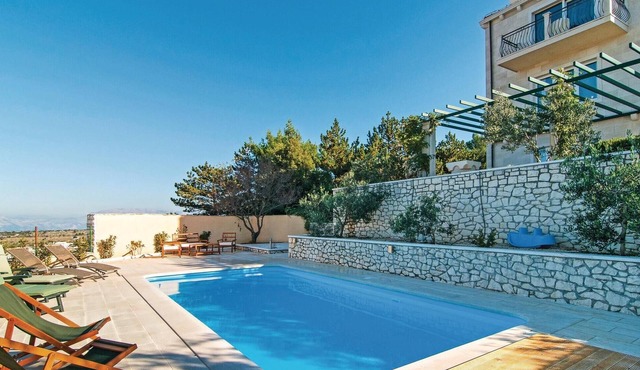 Stunning apartment in Nerezisca