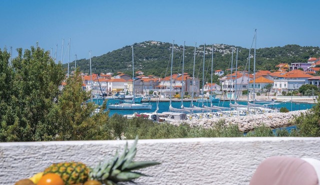 Stunning apartment in Jezera with house sea view