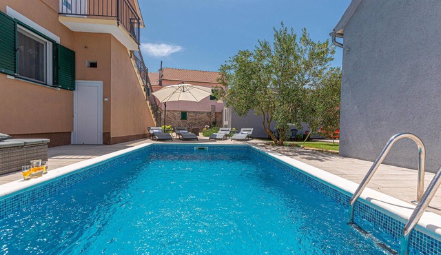 Stunning apartment in Karalic with WiFi