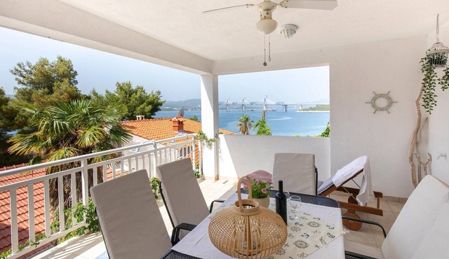 Stunning apartment in Klek with house sea view