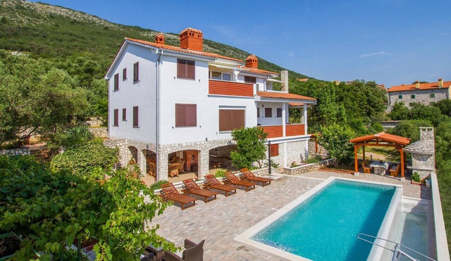 Stunning apartment in Labin with swimming pool