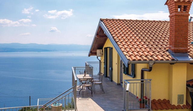 Stunning apartment in Lovran with house sea view