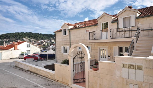 Stunning apartment in Pucisca with WiFi