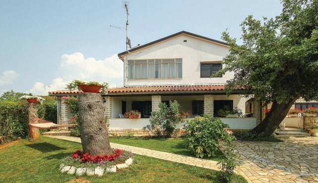 Stunning apartment in Porec with WiFi