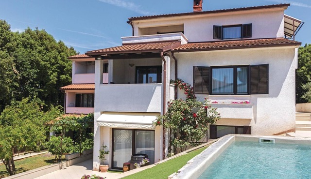 Stunning apartment in Pula with WiFi