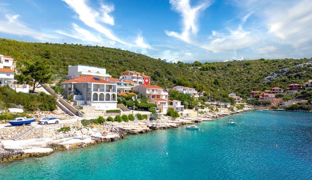 Stunning apartment in Vinisce with house sea view