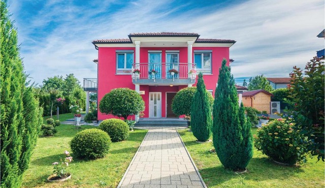 Stunning apartment in Viskovo with 2 Bedrooms and WiFi