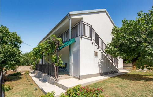Stunning Apartment In Vlasici With Wifi