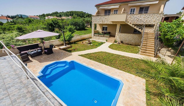 Stunning apartment in Zdrelac