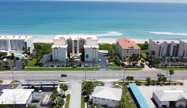 Stunning apartment in front of beach! Parking Included!