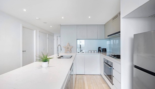 Stunning Apt with Water Views@marina square