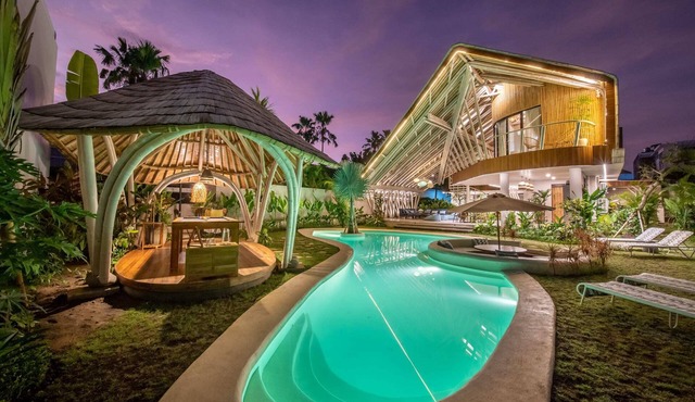 Stunning Architecture 5BR Bamboo With Tropical Pool Villa in Umalas