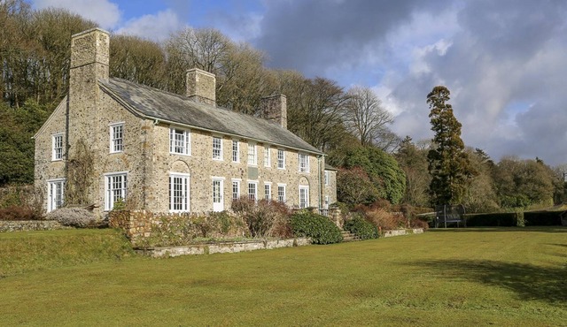 Stunning Arts and Crafts house built in 1929 and fully restored in 2015