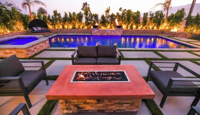 Stunning Backyard, Pool & HotTub, Gameroom, BBQ