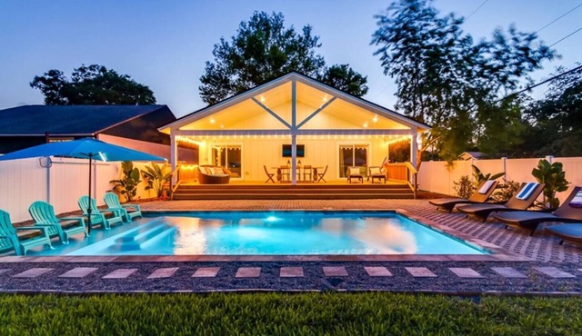 Stunning Back Patio & Heated Pool