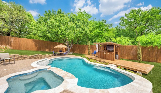 Stunning Backyard with Pool & Spa : Pool Table & Grand Piano : Great Location