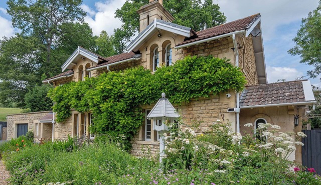 Stunning Bath Property, Perfect For Families, Parties, 3 Hot Tubs!