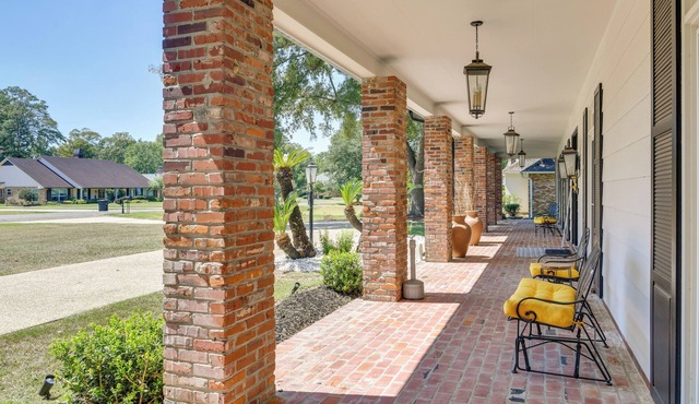Stunning Baton Rouge Home w/Pool: Near Lsu!