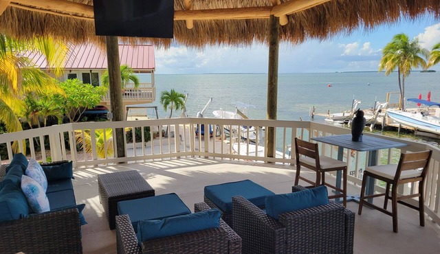 Stunning Bay View with Dry Dockage on 5.5k Davits and Sunsets April thru Sept