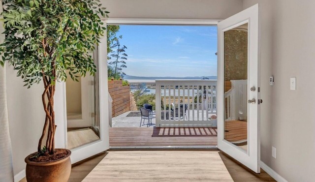 Stunning Bay Views in Safe Neighborhood
