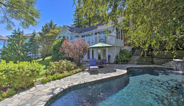 Stunning Bayfront Sandy Hook Retreat Views and Yard