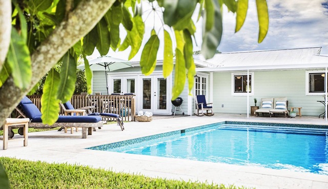 Stunning Beach Cottage with private pool! 2 miles to Beach!