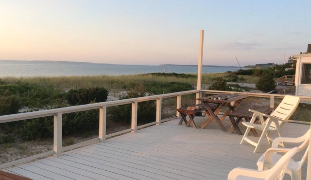 Stunning Beach Cottage on Private Road! Shinnecock Hills, Southampton, NY