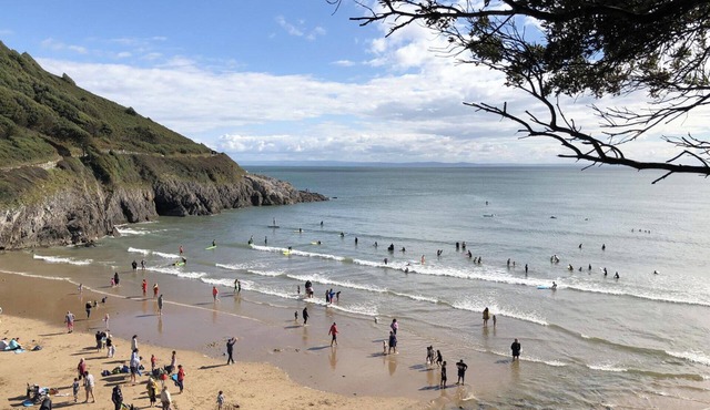 Stunning Beach Front Apartment in Caswell Swansea