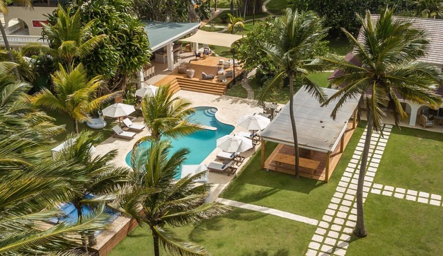 Stunning Beach Front Property w/14 beds. Perfect for Multi families & Reunions!