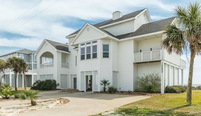 Stunning Beach Front Retreat in Galveston