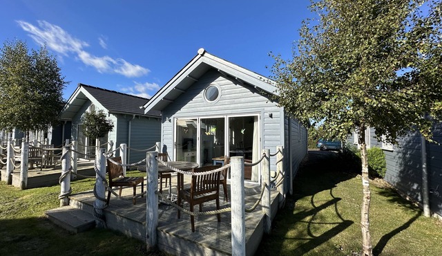 Stunning Beach House - Sleeping 4 in 2 Bedrooms - Pool and Beach Access Included.