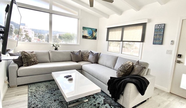 Stunning Beach Pad in Heart of Town - 2blks to Beach