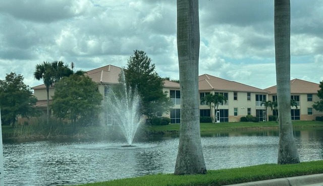 Stunning Beach Retreat: Luxurious Condo in Fort Myers, FL - Coastal Getaway!