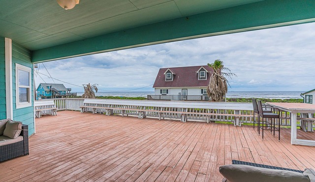 Stunning beach views-100 steps to beach-Huge deck