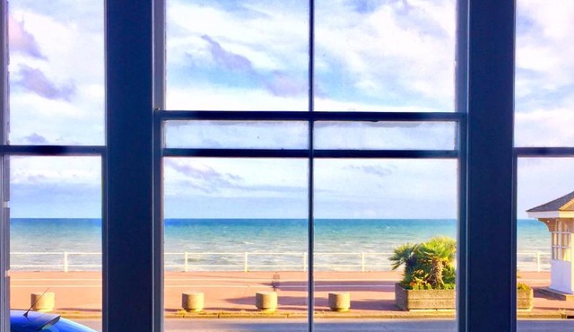 Stunning Beach View Holiday Suite