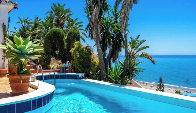 Stunning Beachclose Villa by Costarentals - Ref 03