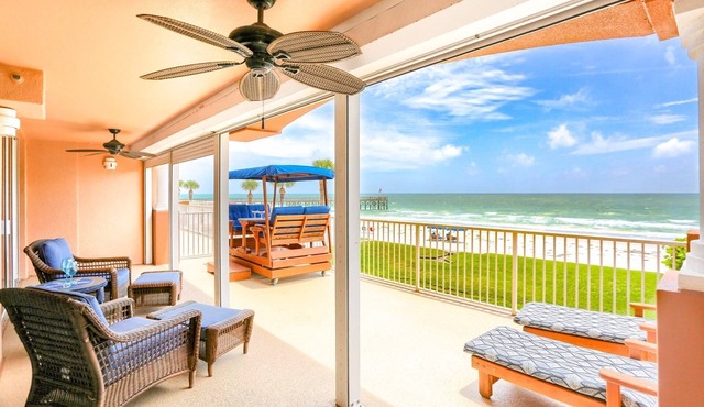 Stunning Beachfront, Huge Balcony, W/D, Free Wi-Fi & Cable, BBQ, 2 Pools, Hot Tub ~ 110 La Contessa
