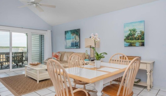 STUNNING BEACHFRONT UPPER VILLA,Electric Awning over Deck,Amenity Cards INCLUDED