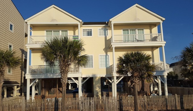 Stunning Beachfront 5 Bedroom, 4.5 Bath, Sleeps 16