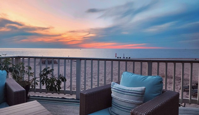 Stunning Beachfront Cottage w/Fire Pit - 1 minute from Sea Breeze Amusement Park